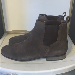 Urban Outfitters Chelsea boots